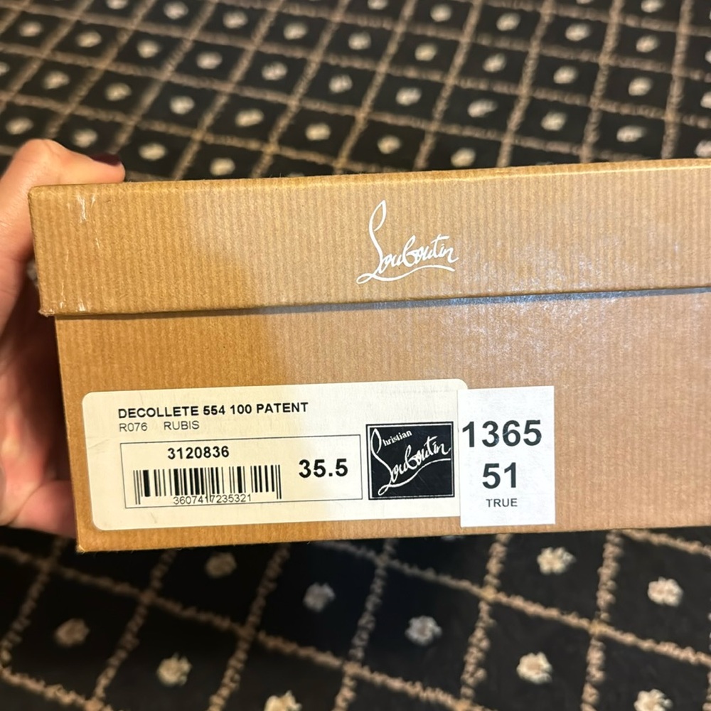 Decollette patent loubs!